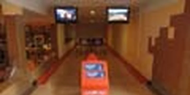 Hra bowlingu až pro 6 hráčů a k tomu vepřové koleno