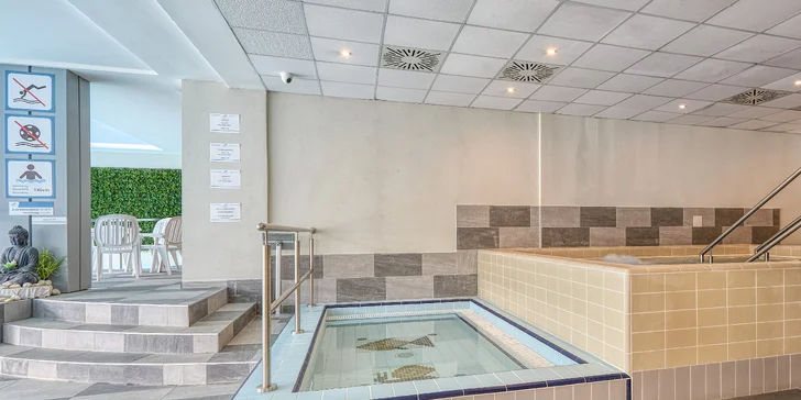 Župany a prostěradla jsou k dispozici na recepci.