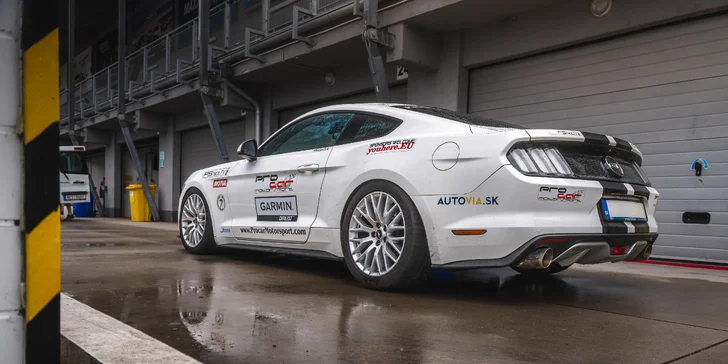 Vyskúšajte si silu poctivého amerického osemvalca s objemom 5 litrov v legendárnom Forde Mustang GT.