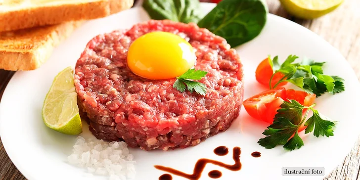 300 nebo 500 gramů hovězího tataráku s kopou zlatavých topinek