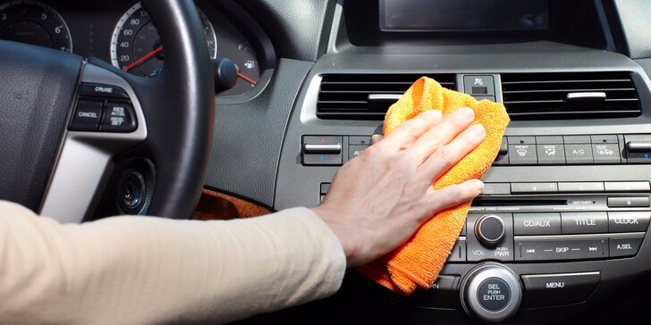 Důsledné čištění interiéru vozidla – vysávání, tepování, mytí i impregnace