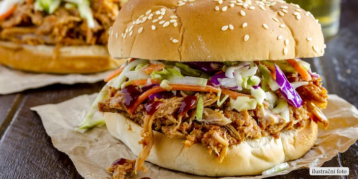 Trhaný burger z černé vepřové pečeně ve Steak&Burger Baru