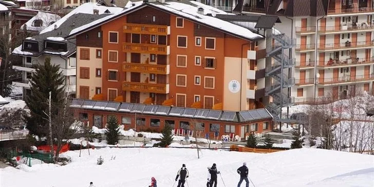 Lyžování v italské Aprice s polopenzí, dopravou i 3denním skipasem