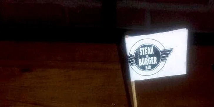 Trhaný burger z černé vepřové pečeně ve Steak&Burger Baru