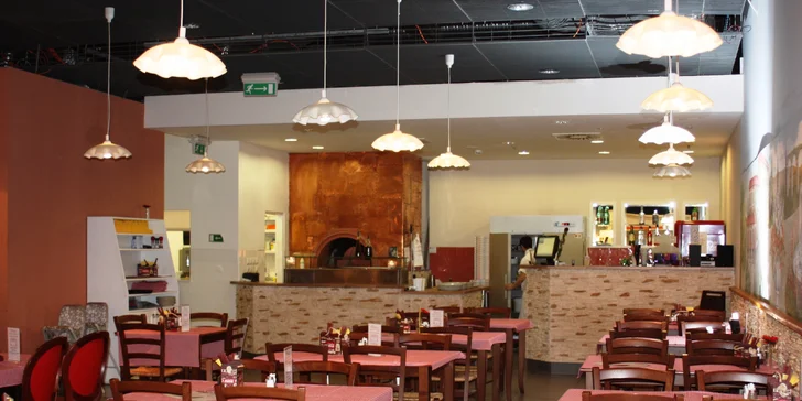 Dvě křupavé pizzy dle výběru v OC Plaza Novodvorská