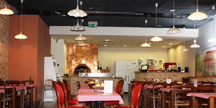 Dvě křupavé pizzy dle výběru v OC Plaza Novodvorská