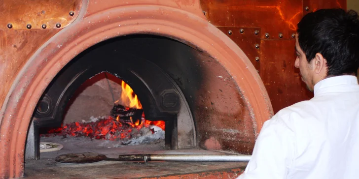 Dvě křupavé pizzy dle výběru v OC Plaza Novodvorská