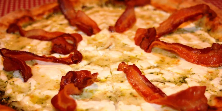 Dvě křupavé pizzy dle výběru v OC Plaza Novodvorská