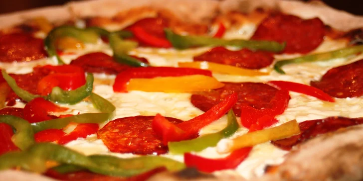 Dvě křupavé pizzy dle výběru v OC Plaza Novodvorská
