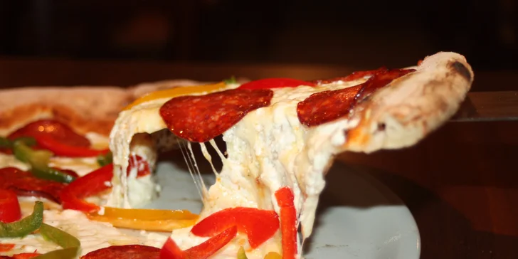 Dvě křupavé pizzy dle výběru v OC Plaza Novodvorská
