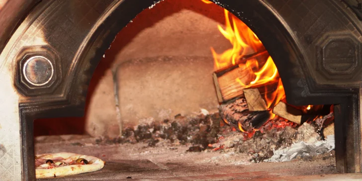 Dvě křupavé pizzy dle výběru v OC Plaza Novodvorská