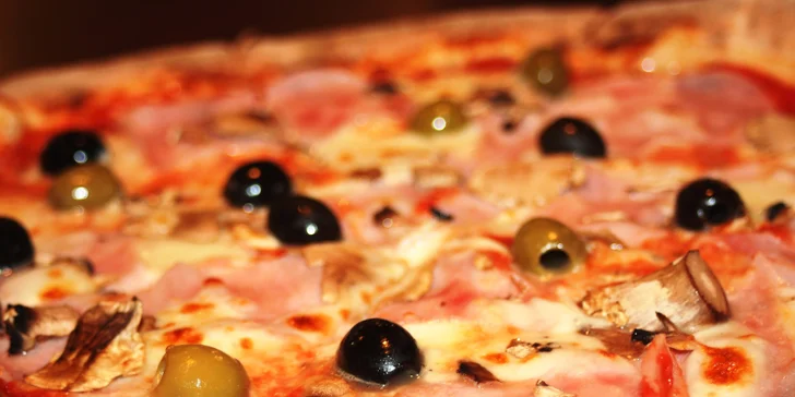 Dvě křupavé pizzy dle výběru v OC Plaza Novodvorská