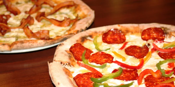 Dvě křupavé pizzy dle výběru v OC Plaza Novodvorská