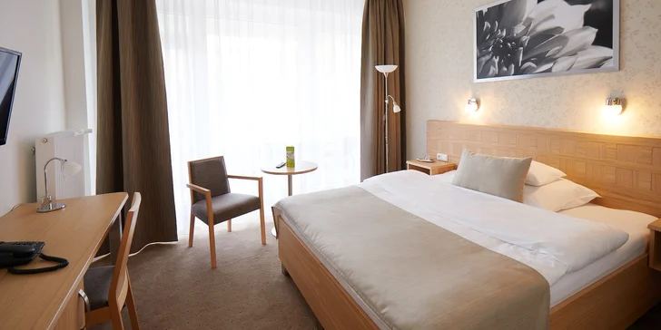 Vaším domovem se stane pokoj kategorie Komfort Plus, případně rovnou celé apartmá. 