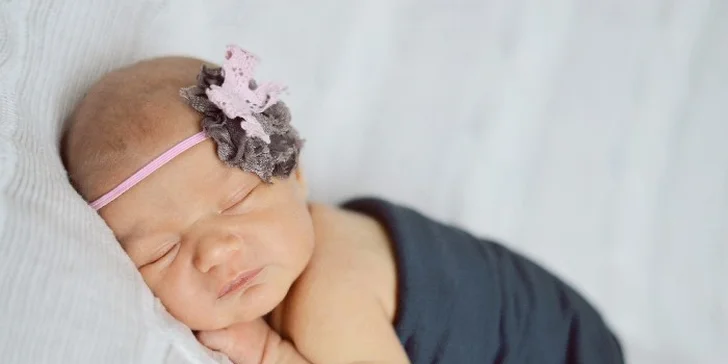 Ateliérové Newborn focení: Překrásné snímky vašich miminek