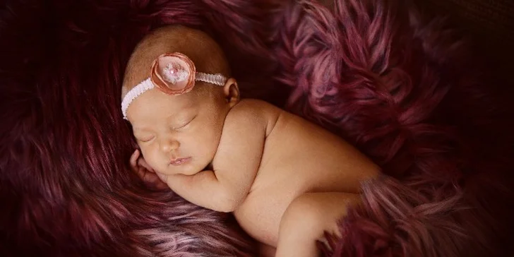 Ateliérové Newborn focení: Překrásné snímky vašich miminek