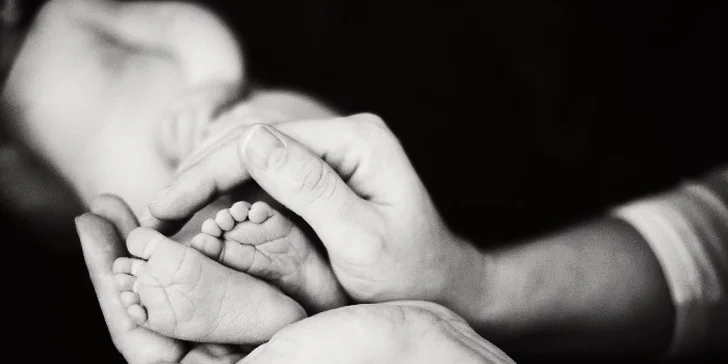 Ateliérové Newborn focení: Překrásné snímky vašich miminek