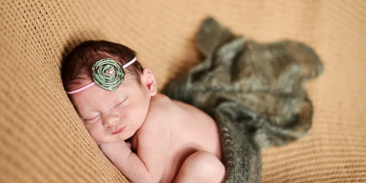 Ateliérové Newborn focení: Překrásné snímky vašich miminek