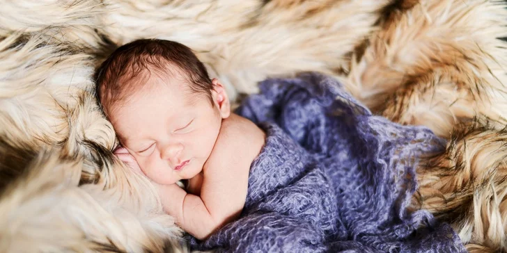 Ateliérové Newborn focení: Překrásné snímky vašich miminek