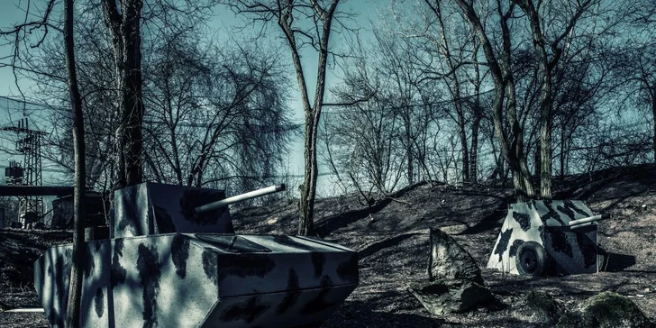 Dobrodružná bitva s luky a šípy ve vychytaném outdoorovém areálu