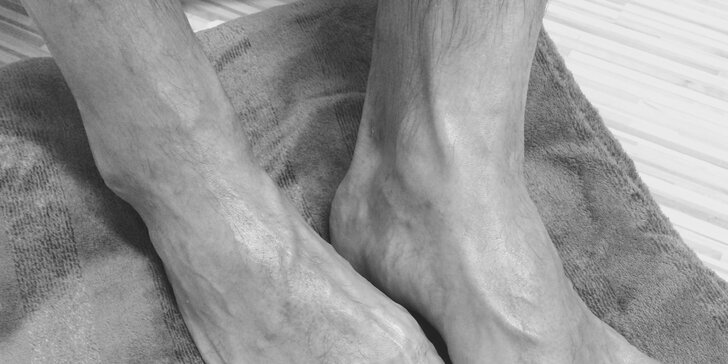Péče o chodidla - mokrá pedikúra, peeling, masáž a lakování