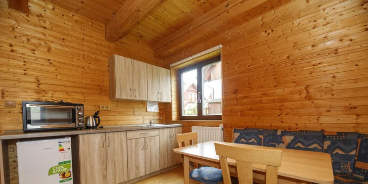 Kuchyň je kompletně vybavená - včetně lednice, rychlovarné konvice a moderního multifunkční trouby.