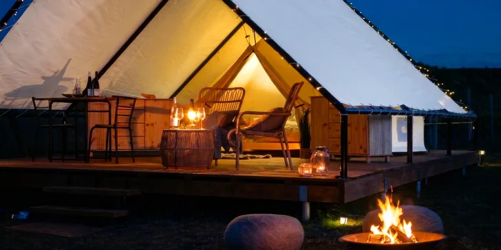 Glamping na Slovácku: ubytování až pro 4 os. ve stanu na kopečku u vinohradu, balíček s moravským vínem