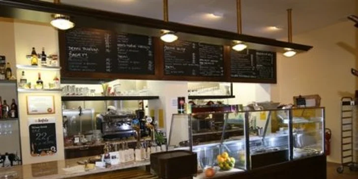59 Kč za DVĚ výborné zapečené bagety Panini. 5 variant pro jedlíky masa i vegetariány v Café Bistro Matiné v centru Kroměříže se slevou 50 %.
