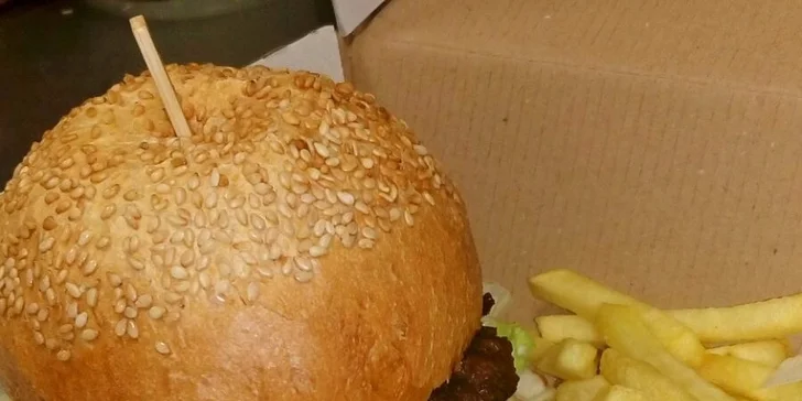 Dva naducané burgery dle výběru, příloha a rozvoz