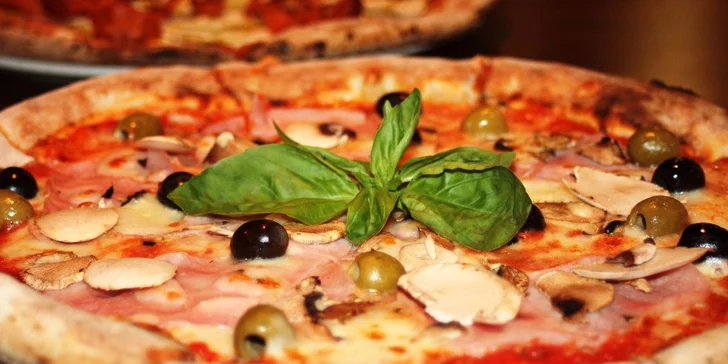 Dvě křupavé pizzy dle výběru v OC Plaza Novodvorská