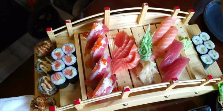 Úžasné sushi menu Engawa Bridge a smažené závitky v centru Prahy