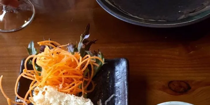 Úžasné sushi menu Engawa Bridge a smažené závitky v centru Prahy