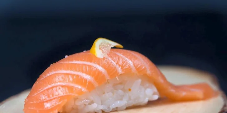 Úžasné sushi menu Engawa Bridge a smažené závitky v centru Prahy