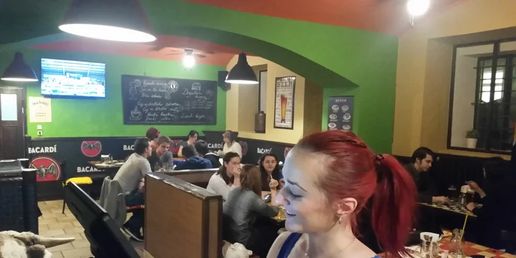 Burger s vůní dálek, steakové hranolky a vánoční speciál pro 1 či 2 jedlíky