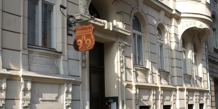 Dvě grilované flákoty z krkovice a hranolky
