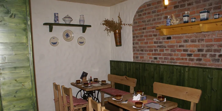Dvě grilované flákoty z krkovice a hranolky