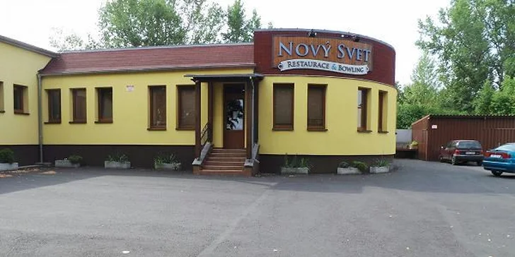 S partou za zábavou: 1 hodina bowlingu a šunková pizza až pro 6 osob