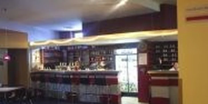Dvě hodiny bowlingu včetně zapůjčení obuvi až pro 6 koulařů