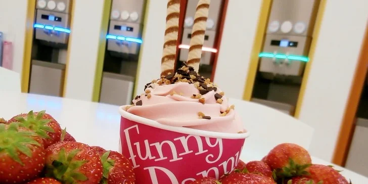 Osvěžující mlsání: Kelímek mraženého jogurtu z Funny Danny vč. posypu a polevy