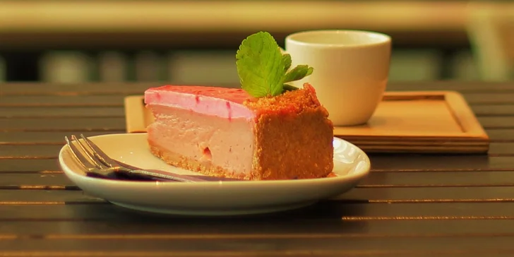 2x cheesecake nebo medovník + lahodné teplé nápoje v Kafe Damu