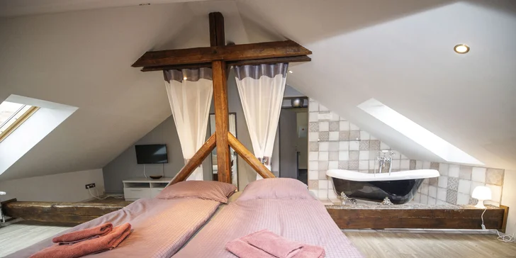 Existuje snad větší romantika než si dát vanu po procházce uličkami historického města?