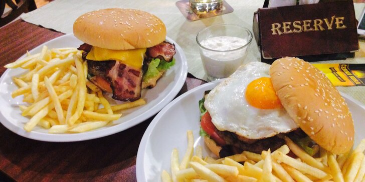 Burger podle výběru z 6 variant a hranolky nebo salát z restaurace Rugby na odnos nebo rozvoz