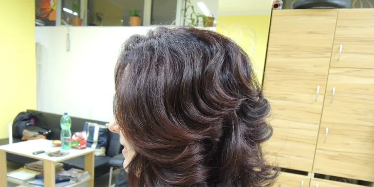 Dámský střih na míru pro všechny délky vlasů včetně stylingu