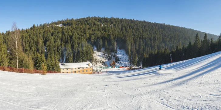 Horský Hotel Brezovica** sa nachádza rovno pri zjazdovkách strediska Ski centrum Brezovica.