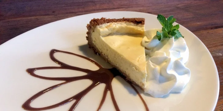 Vydatné tříchodové menu pro dva dle výběru zakončené sladkou tečkou