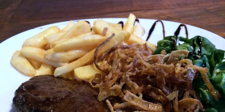 Vydatné tříchodové menu pro dva dle výběru zakončené sladkou tečkou