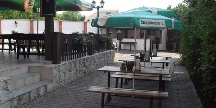 Steak z krkovičky nebo lehký salát s kuřetem v Dašickém Dvoře