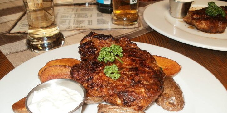 Steak z krkovičky nebo lehký salát s kuřetem v Dašickém Dvoře