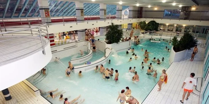 Celodenní vstupné do Hradeckého aquaparku v městských lázních