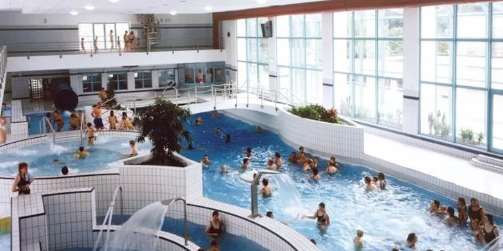Celodenní vstupné do Hradeckého aquaparku v městských lázních